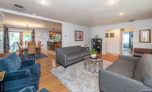 4 Rosemont Dr, Town Center, NJ 07052