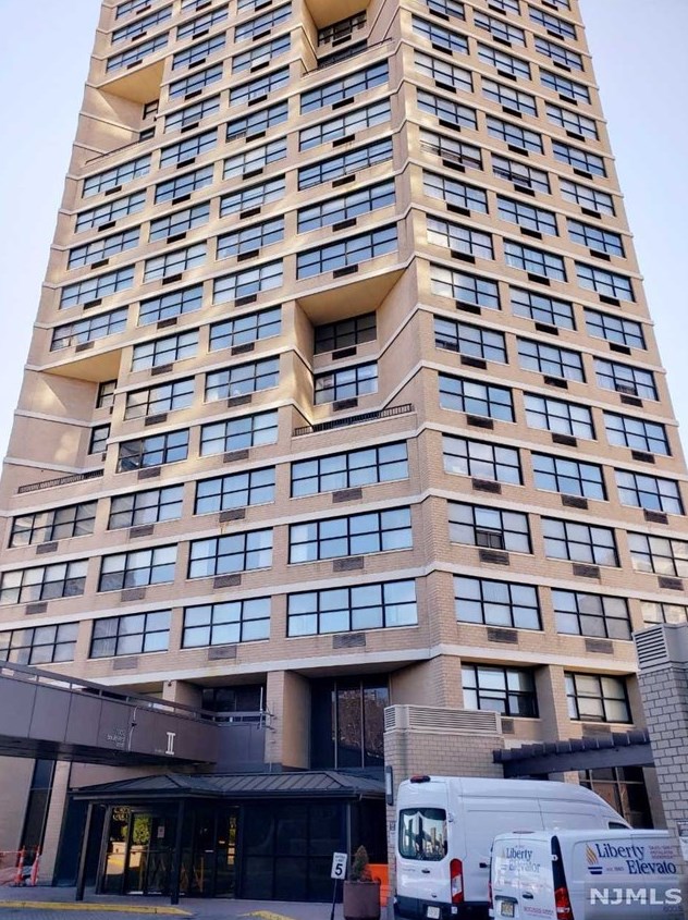 7002 Blvd E #6r, West New York, NJ 07093