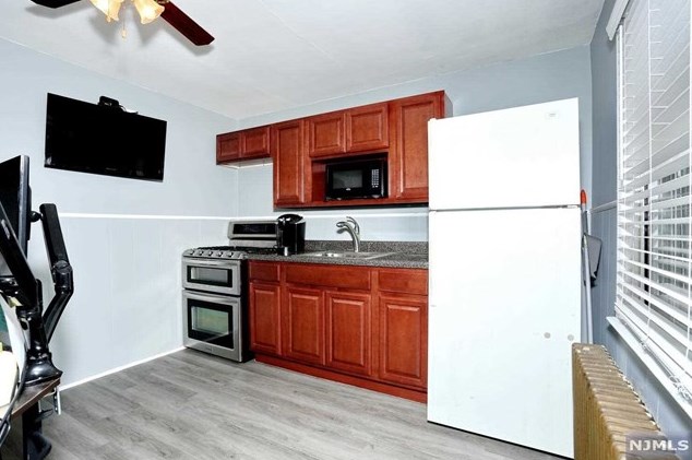 7 Orchard St #b, Elmwood Park, NJ 07407