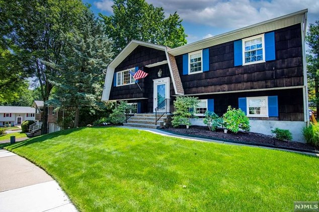 32 Best St, Westwood, NJ 07675