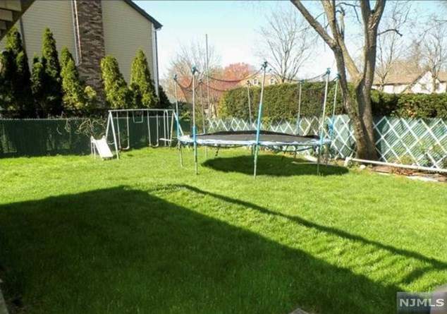 99 Lee Pl, Paramus, NJ 07652