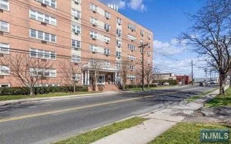 465-73 Valley St #104, Maplewood, NJ 07040