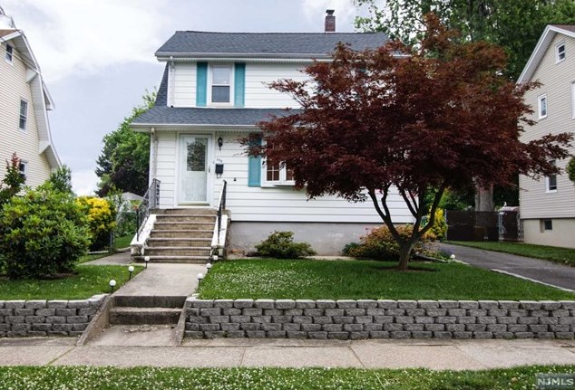 294 Woodbine St, Teaneck, NJ 07666