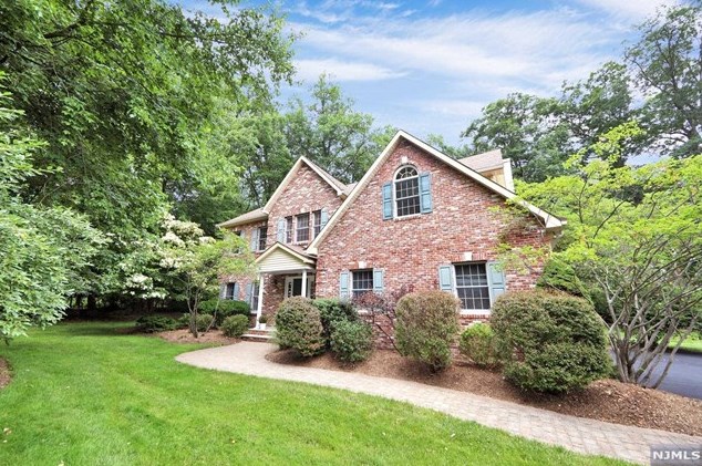 14 Swan Rd, Mahwah, NJ 07430