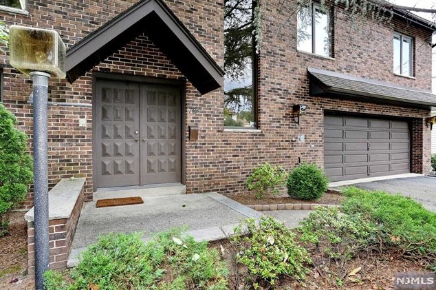 72 Florence Pl, Elmwood Park, NJ 07407-3048