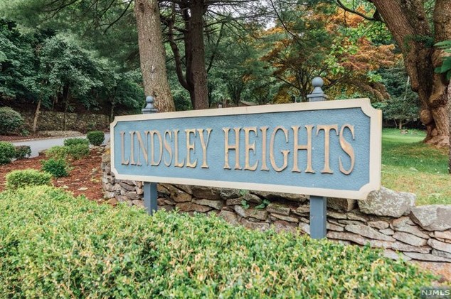 627 Stephanie Dr, West Caldwell, NJ 07006-4585