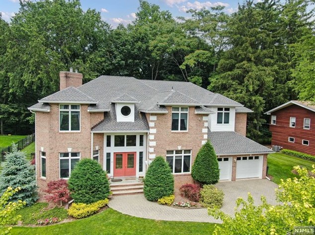41 Bowers Ln, Closter, NJ 07624