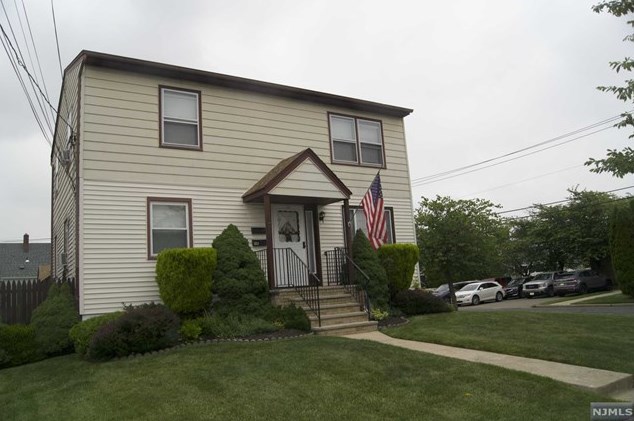 123 Ave F, Lodi, NJ 07644