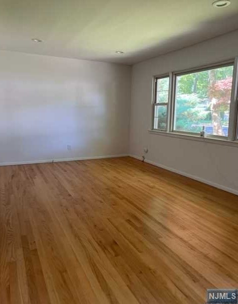 336 Ellen Pl, Paramus NJ  07652-5506 exterior