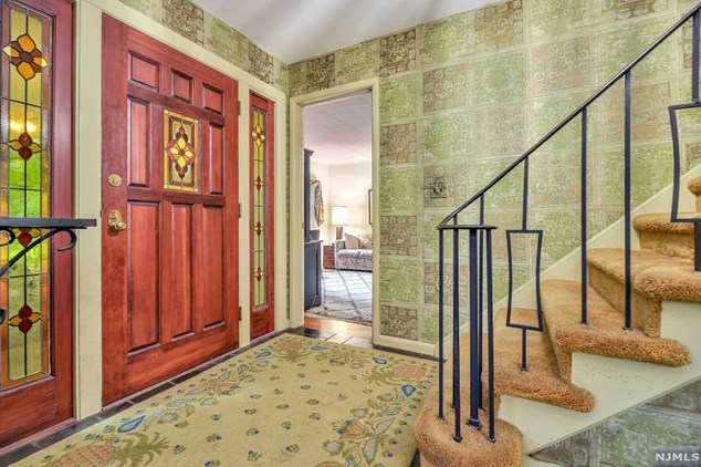 66 Valley Rd, Allendale, NJ 07401
