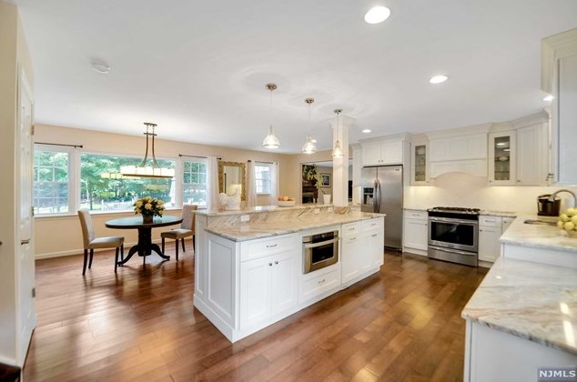 52 Loyola Pl, Oakland, NJ 07436