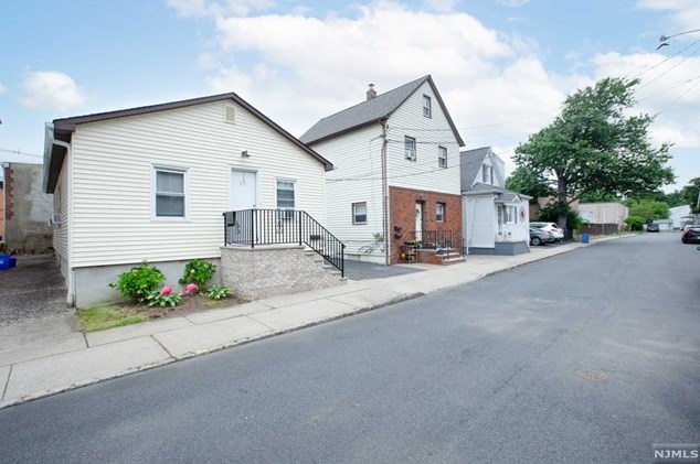31-33 Roma St, Nutley, NJ 07110