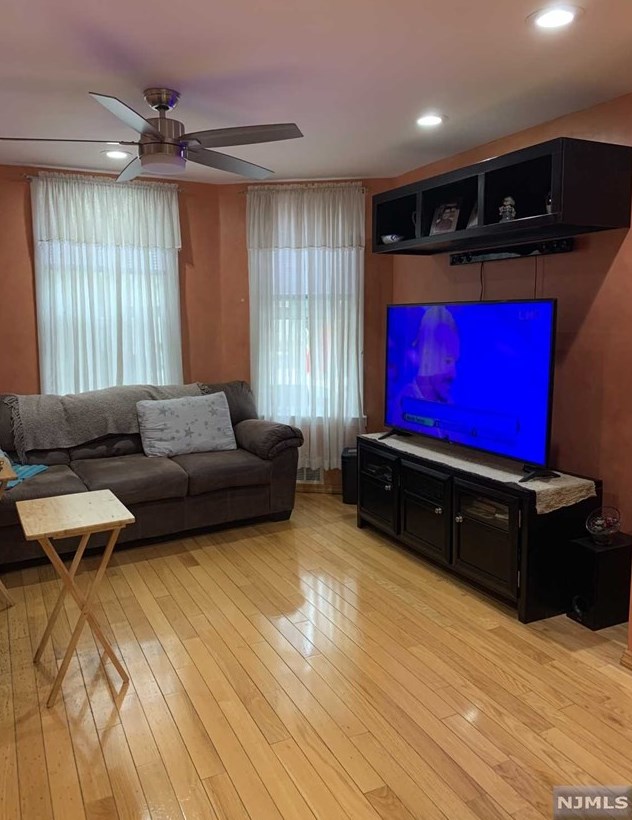 31 Devon St, Kearny, NJ 07032