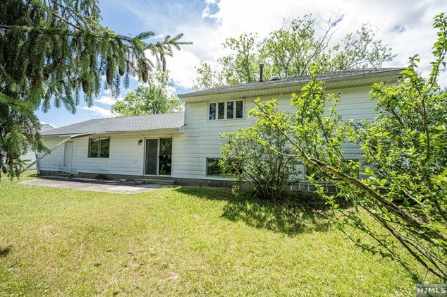 706 Berkeley Ln, Wall Township, NJ 07753-4308