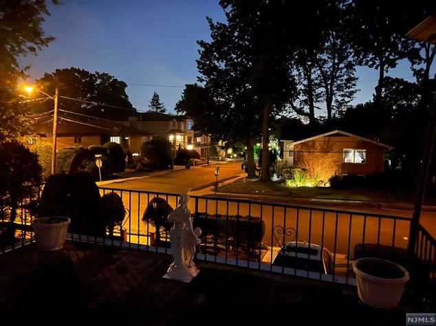 239 Harmon Ave, West Fort Lee, NJ 07024-5265
