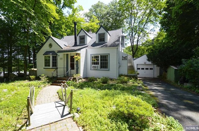 137 Campgaw Rd, Mahwah, NJ 07430