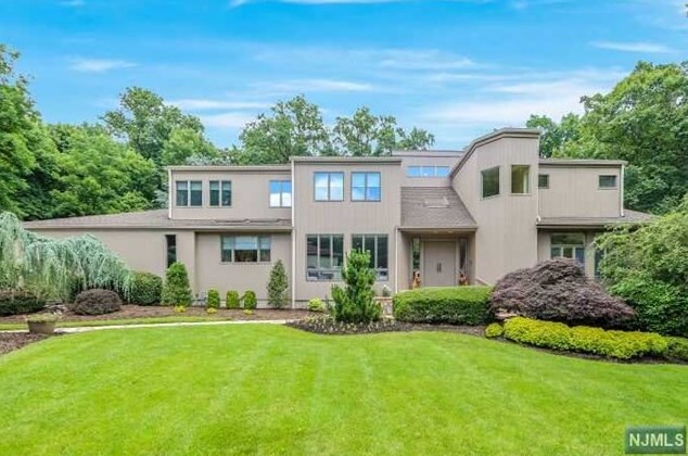 190 Graney Dr, Westwood, NJ 07675-6538