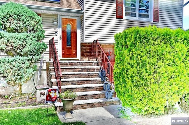 140 Dean St, Ridgewood, NJ 07452