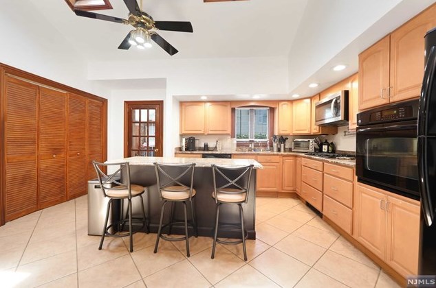 176 Columbia Ln, Lodi, NJ 07644