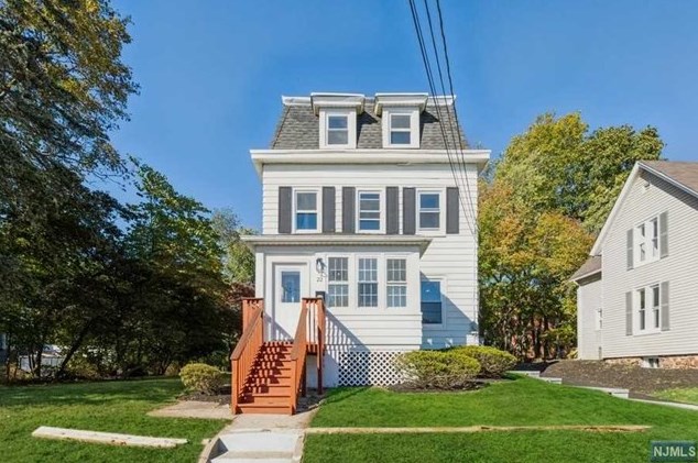 22 Orchard St, Hillsdale, NJ 07642
