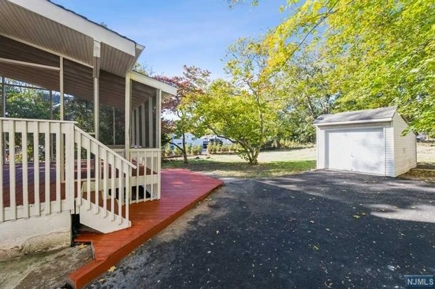 22 Orchard St, Hillsdale NJ  07642-2013 exterior