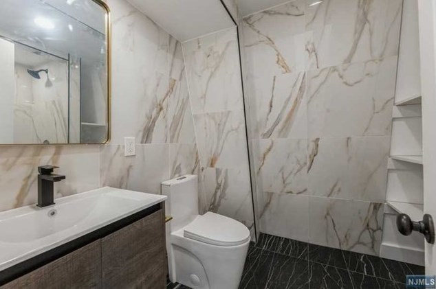 22 Orchard St, Hillsdale NJ  07642-2013 exterior