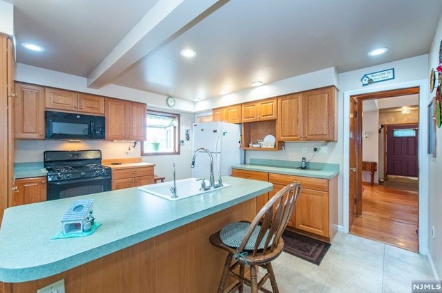 588 Ash Ave, Saddle Brook, NJ 07663