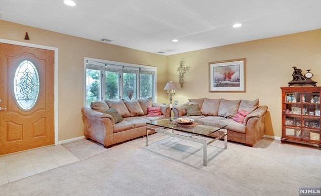 51 Lockerby Ln, Westwood, NJ 07675-1817