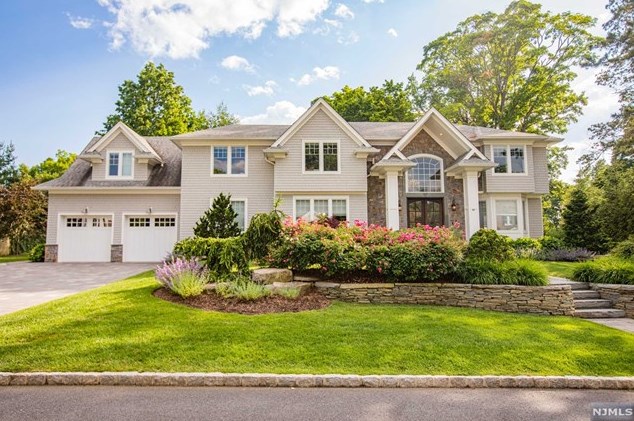 22 Stonehurst Dr, Tenafly, NJ 07670-2915