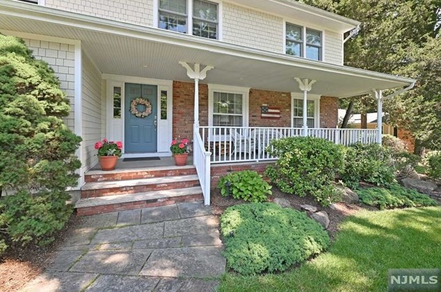 109 Barrett Ln, Wyckoff, NJ 07481-3411