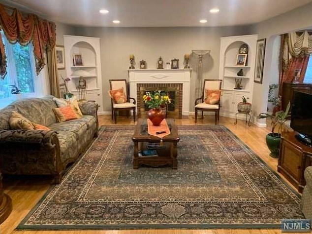 984 E Lawn Dr, Teaneck, NJ 07666