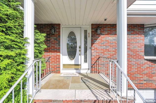 41 Ash St, Englewood, NJ 07632