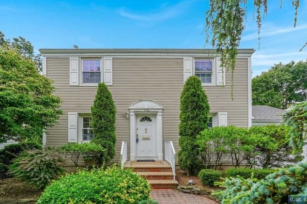 239 Manchester Rd, River Edge, NJ 07661