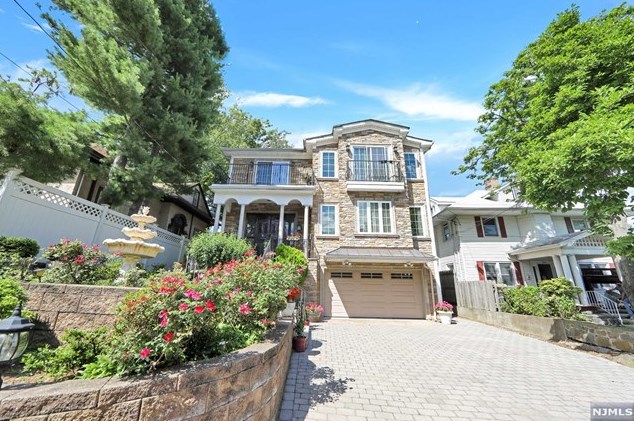 11 Oakdene Ave, Cliffside Park, NJ 07010