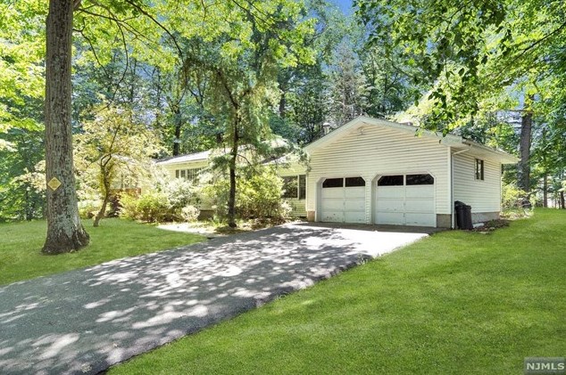 14 Summit Ave, Montvale, NJ 07645