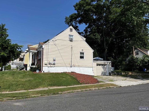 25 Morgan St, Bergenfield NJ 07621-3508 exterior