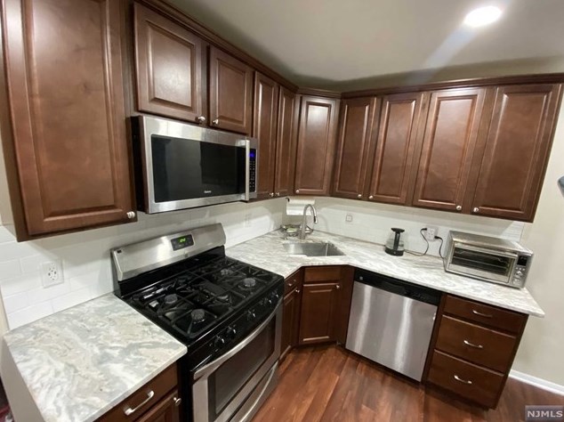 25 Morgan St, Bergenfield NJ 07621-3508 exterior