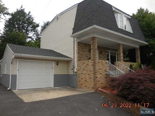 113 Willow St, Elmwood Park, NJ 07407