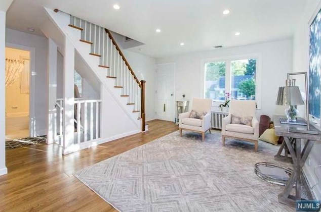 41 Crest Dr S, Cresskill, NJ 07626