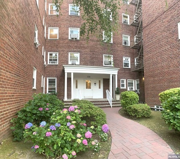 328 North Bridge Plaza #d2, West Fort Lee, NJ 07024