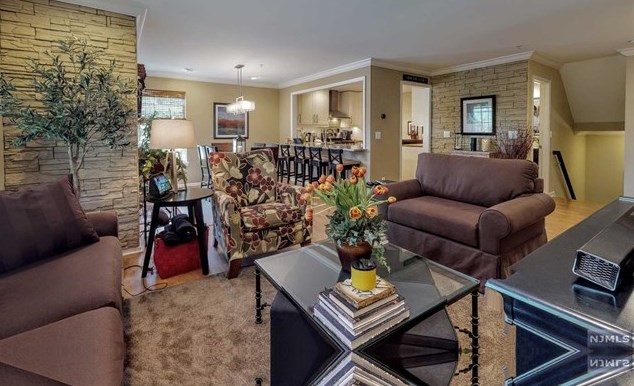 151 Mountainside Dr, Pompton Falls, NJ 07442