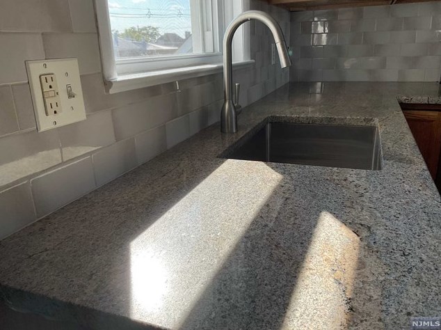 613 2 Ave, Lyndhurst NJ 07071-1219 exterior