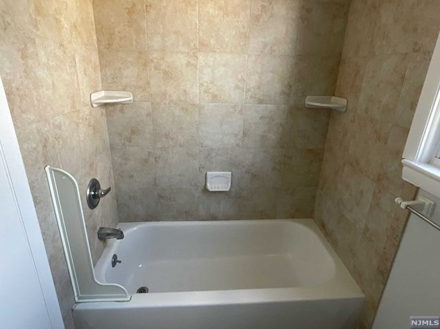 613 2 Ave, Lyndhurst NJ 07071-1219 exterior