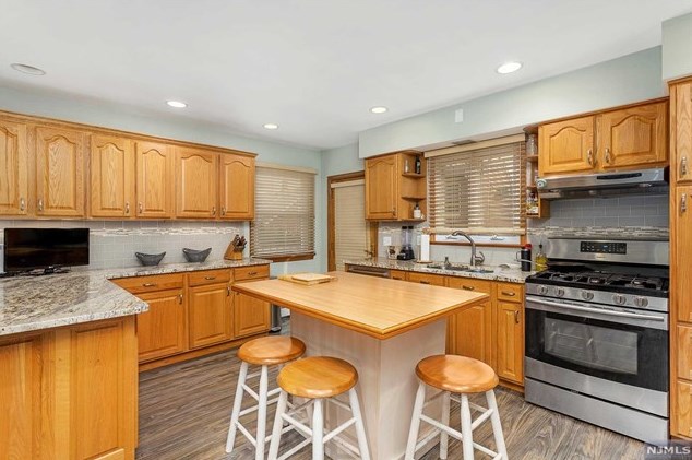 613 2 Ave, Lyndhurst NJ 07071-1219 exterior