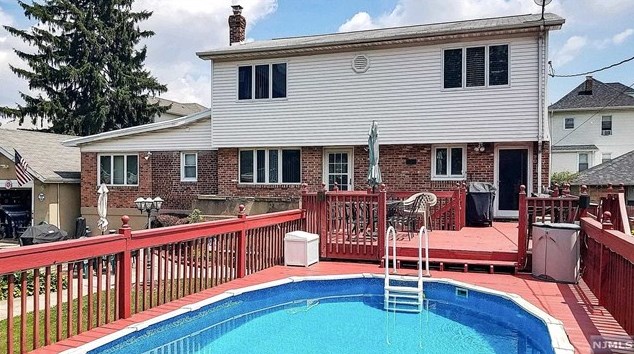 613 2 Ave, Lyndhurst NJ 07071-1219 exterior