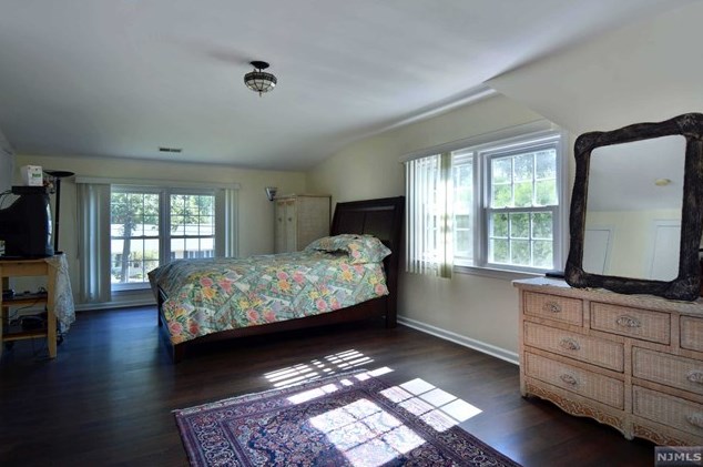 93 Harding Rd, Wyckoff, NJ 07481