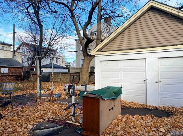 287 Weequahic Ave, Newark NJ  07102-1437 exterior