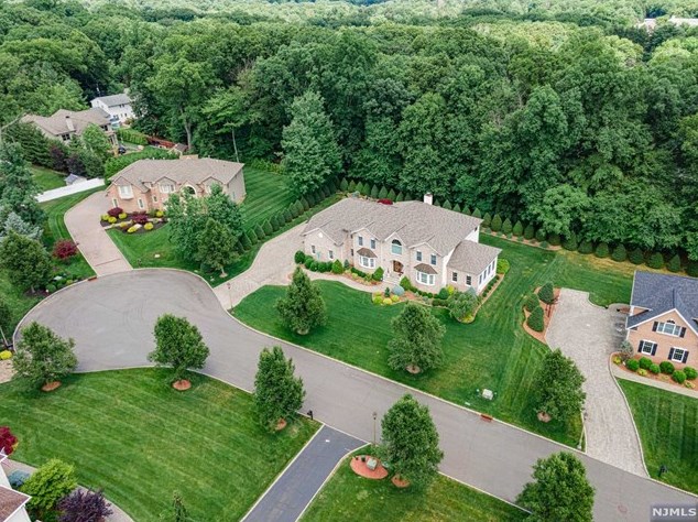 33 Julia Ct, Westwood, NJ 07676