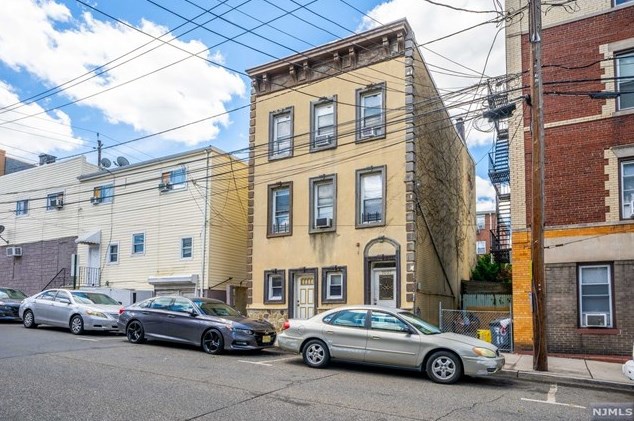 7007 Hudson Ave, West New York, NJ 07093-3460