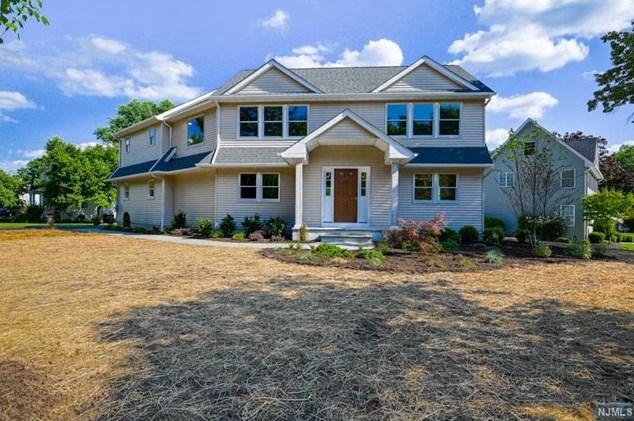 20 Princeton Terrace, Oakland, NJ 07436